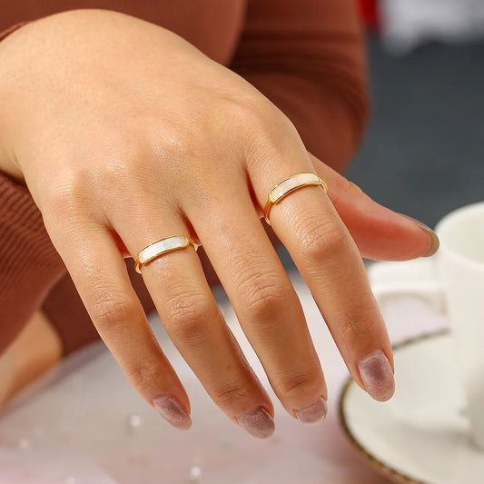 2022 New Stainless Steel Tarnish Free Jewelry Natural Shell Ring Thin Small Size White Rings For Woman Ladies Elegant Ring