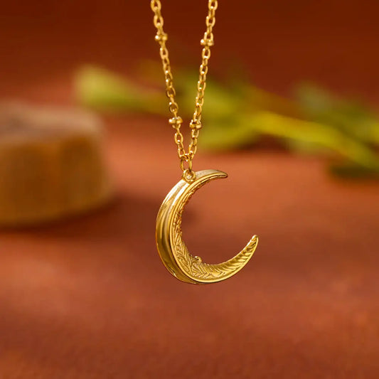 Minimalist Stainless Steel Moon Pendant Necklace for Women Gold Plated Aesthetic Moon Choker Necklaces Christmas Jewelry Gift