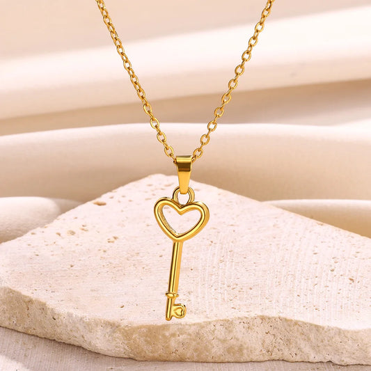 Stainless Steel Heart Hollow Pendant Necklace For Women Classic Gold Color Chain Accessories Romance Cute Heart Key Jewelry New