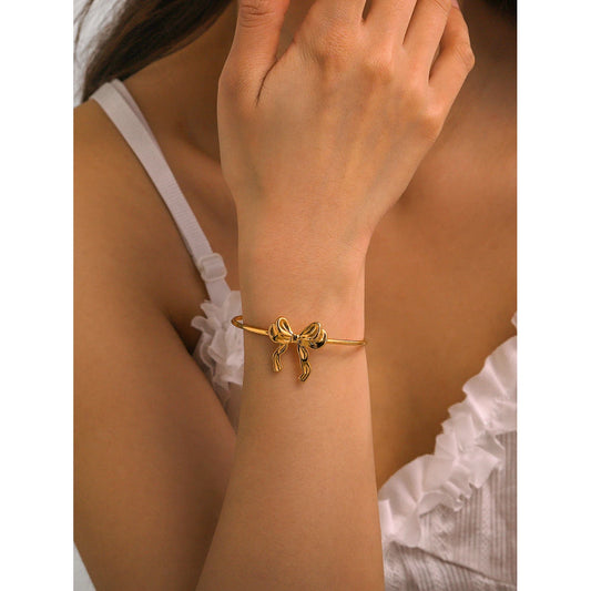 Uworld Chic Bow Tie Stainless Steel Bracelet Waterproof Metal Texture 18K Gold Plated Charm Fashion Exquisite Jewelry for Women