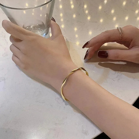 Classic Gold Color Mobius Opening Bracelet for Women Temperament Stainless Steel Twist Bangle Korea Trendy Jewelry Accessories