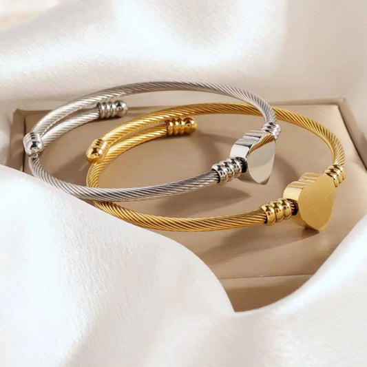 Light luxury sweet heart design stainless steel threaded women's bracelet, exquisite daily versatile hand jewelry birthday gift.